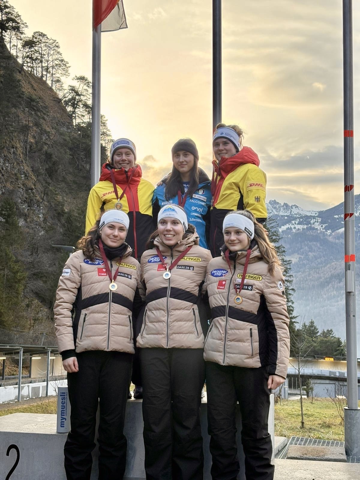 Damen Einsitzer Platz 1-6: Lina Bleier (Rang 4), Annina Grundbäck (Rang 6) und Marie Riedl (Rang 5) platzierten sich dicht hintereinander. Damen Einsitzer Platz 1-6: Lina Bleier (Rang 4), Annina Grundbäck (Rang 6) und Marie Riedl (Rang 5) platzierten sich dicht hintereinander.